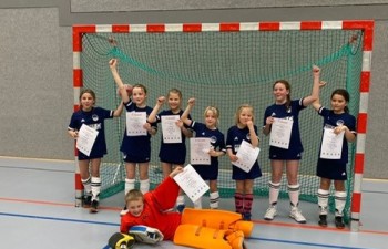 HockeyNews24Nr01.WU08